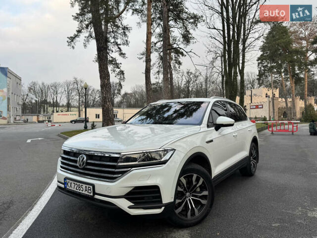 Белый Фольксваген Туарег, объемом двигателя 3 л и пробегом 109 тыс. км за 39700 $, фото 37 на Automoto.ua