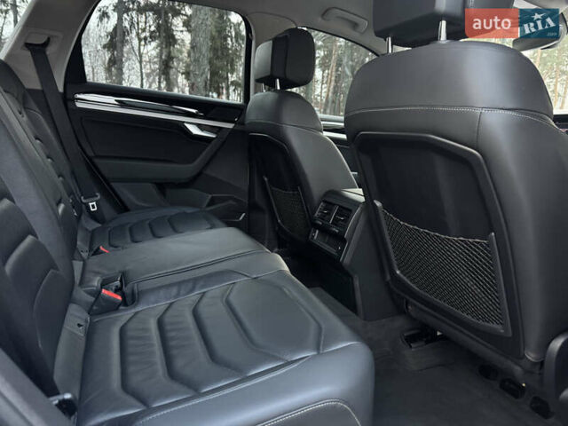 Белый Фольксваген Туарег, объемом двигателя 3 л и пробегом 109 тыс. км за 39700 $, фото 24 на Automoto.ua