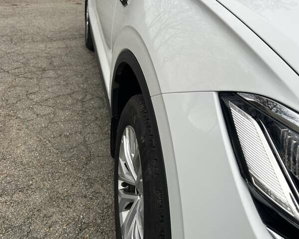 Білий Фольксваген Туарег, об'ємом двигуна 3 л та пробігом 95 тис. км за 53500 $, фото 42 на Automoto.ua