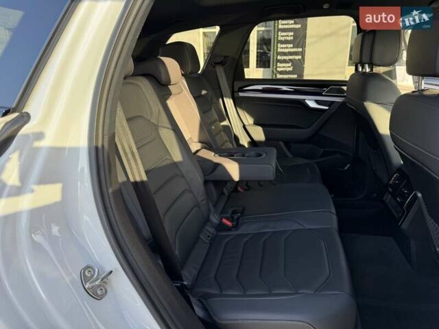 Белый Фольксваген Туарег, объемом двигателя 2.97 л и пробегом 103 тыс. км за 59500 $, фото 45 на Automoto.ua