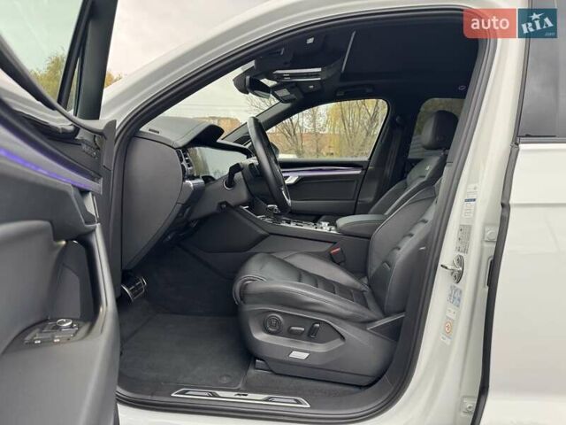 Білий Фольксваген Туарег, об'ємом двигуна 2.97 л та пробігом 148 тис. км за 53500 $, фото 10 на Automoto.ua