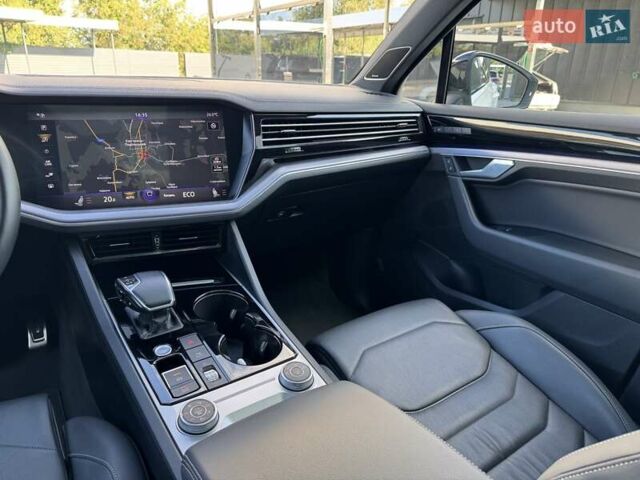 Белый Фольксваген Туарег, объемом двигателя 2.97 л и пробегом 148 тыс. км за 54500 $, фото 14 на Automoto.ua