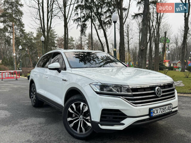 Белый Фольксваген Туарег, объемом двигателя 3 л и пробегом 109 тыс. км за 39700 $, фото 34 на Automoto.ua