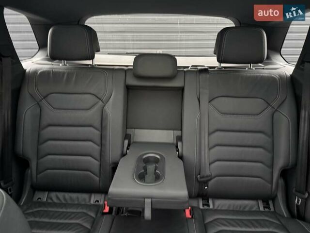 Білий Фольксваген Туарег, об'ємом двигуна 2.97 л та пробігом 148 тис. км за 53500 $, фото 24 на Automoto.ua