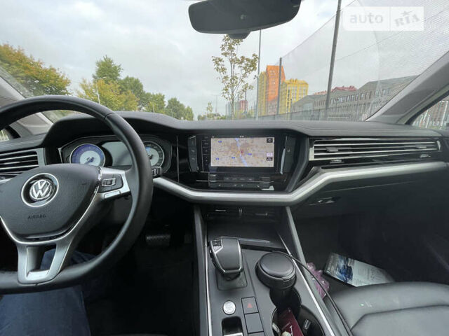 Белый Фольксваген Туарег, объемом двигателя 3 л и пробегом 115 тыс. км за 39900 $, фото 4 на Automoto.ua