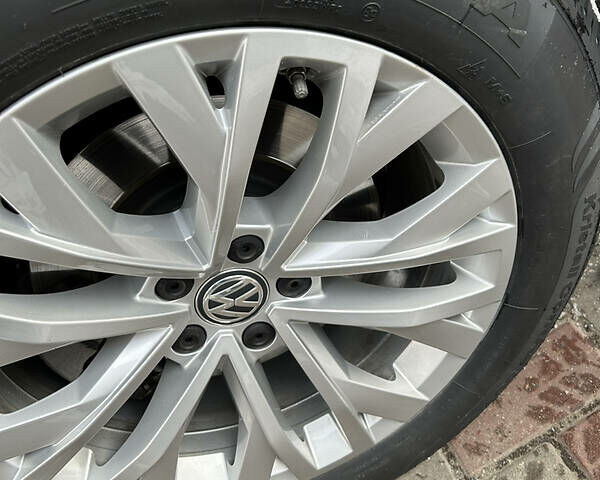 Білий Фольксваген Туарег, об'ємом двигуна 3 л та пробігом 95 тис. км за 53500 $, фото 25 на Automoto.ua