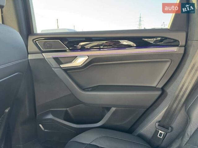 Белый Фольксваген Туарег, объемом двигателя 2.97 л и пробегом 103 тыс. км за 59500 $, фото 37 на Automoto.ua