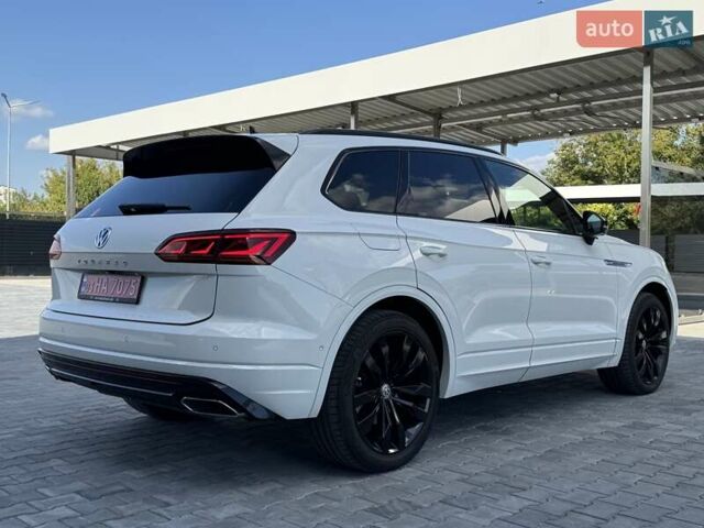 Белый Фольксваген Туарег, объемом двигателя 2.97 л и пробегом 148 тыс. км за 54500 $, фото 5 на Automoto.ua