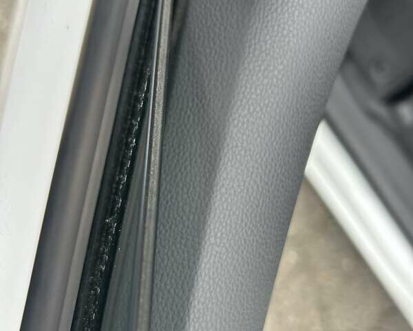 Білий Фольксваген Туарег, об'ємом двигуна 3 л та пробігом 95 тис. км за 53500 $, фото 78 на Automoto.ua