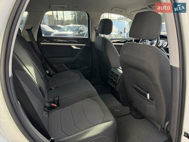 Фольксваген Туарег 2020 у Чернівцях на Automoto.ua Білий Фольксваген Туарег, об'ємом двигуна 3 л та пробігом 190 тис. км за 37800 $, фото 11 на Automoto.ua