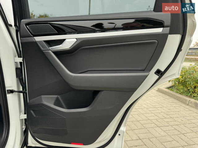 Білий Фольксваген Туарег, об'ємом двигуна 3 л та пробігом 107 тис. км за 42500 $, фото 21 на Automoto.ua