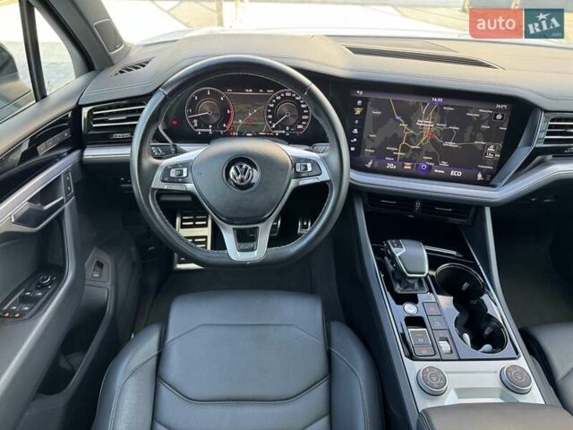 Белый Фольксваген Туарег, объемом двигателя 2.97 л и пробегом 148 тыс. км за 54500 $, фото 12 на Automoto.ua