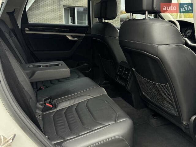 Білий Фольксваген Туарег, об'ємом двигуна 3 л та пробігом 107 тис. км за 42500 $, фото 22 на Automoto.ua