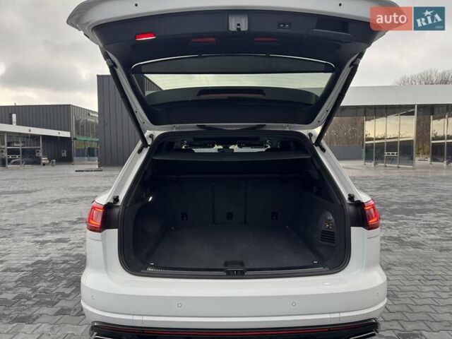 Білий Фольксваген Туарег, об'ємом двигуна 2.97 л та пробігом 148 тис. км за 53500 $, фото 34 на Automoto.ua