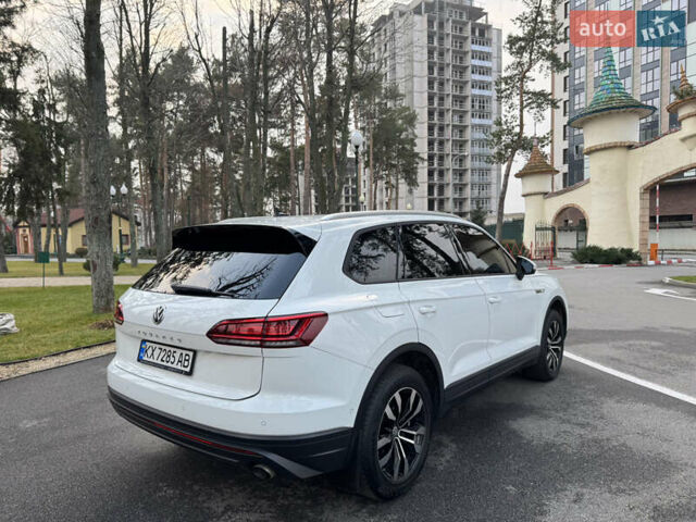 Белый Фольксваген Туарег, объемом двигателя 3 л и пробегом 109 тыс. км за 39700 $, фото 6 на Automoto.ua