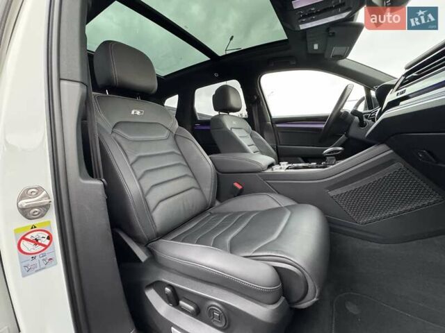 Білий Фольксваген Туарег, об'ємом двигуна 2.97 л та пробігом 148 тис. км за 53500 $, фото 15 на Automoto.ua