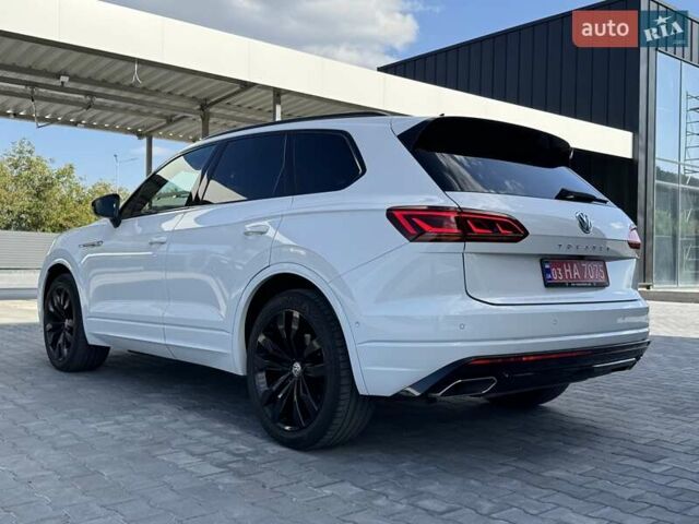 Белый Фольксваген Туарег, объемом двигателя 2.97 л и пробегом 148 тыс. км за 54500 $, фото 7 на Automoto.ua