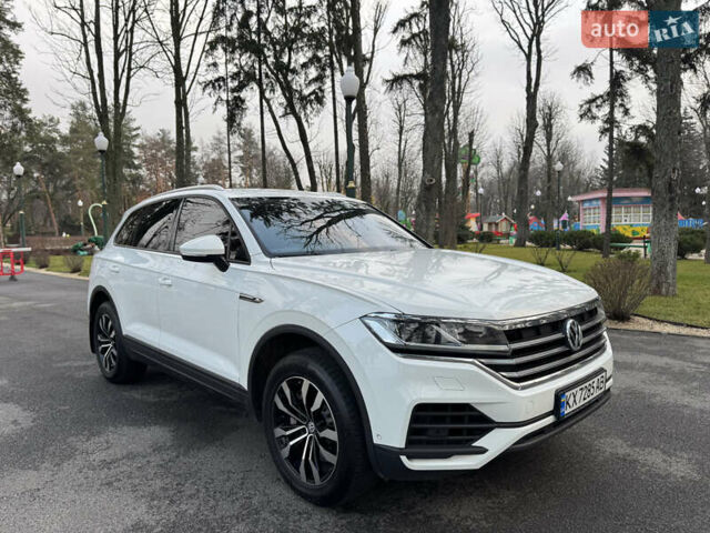 Белый Фольксваген Туарег, объемом двигателя 3 л и пробегом 109 тыс. км за 39700 $, фото 8 на Automoto.ua
