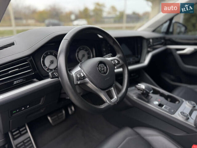 Білий Фольксваген Туарег, об'ємом двигуна 3 л та пробігом 107 тис. км за 42500 $, фото 14 на Automoto.ua