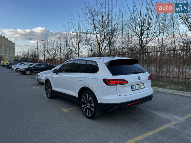 Білий Фольксваген Туарег, об'ємом двигуна 3 л та пробігом 122 тис. км за 42000 $, фото 3 на Automoto.ua