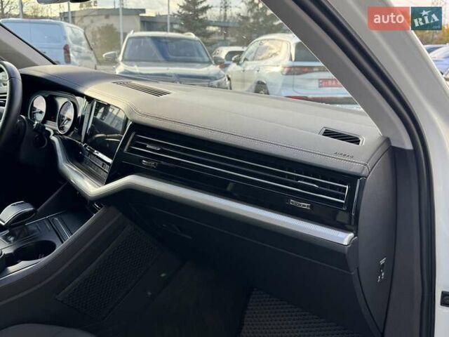 Фольксваген Туарег 2020 у Чернівцях на Automoto.ua Білий Фольксваген Туарег, об'ємом двигуна 3 л та пробігом 190 тис. км за 37800 $, фото 10 на Automoto.ua