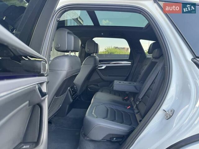 Белый Фольксваген Туарег, объемом двигателя 2.97 л и пробегом 148 тыс. км за 54500 $, фото 21 на Automoto.ua