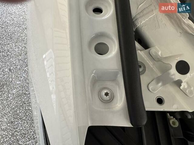 Белый Фольксваген Туарег, объемом двигателя 2.97 л и пробегом 103 тыс. км за 59500 $, фото 63 на Automoto.ua