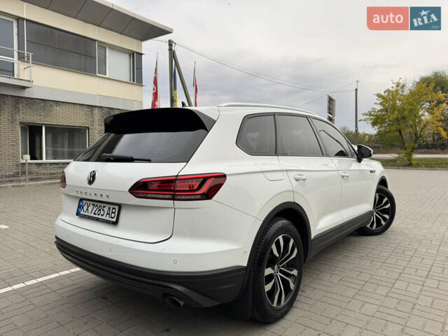 Білий Фольксваген Туарег, об'ємом двигуна 3 л та пробігом 107 тис. км за 42500 $, фото 40 на Automoto.ua