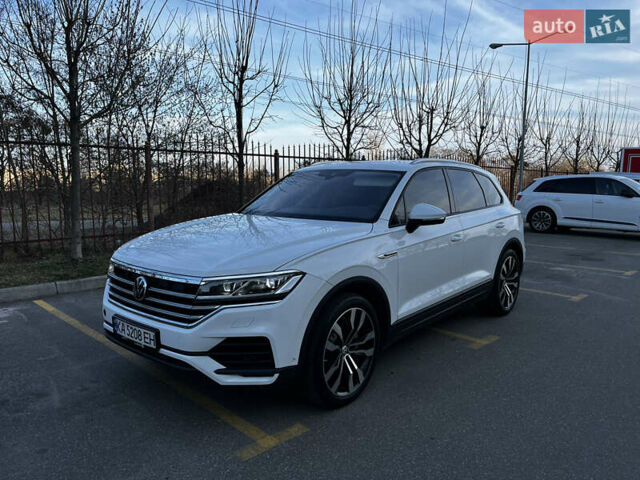 Білий Фольксваген Туарег, об'ємом двигуна 3 л та пробігом 122 тис. км за 42000 $, фото 1 на Automoto.ua