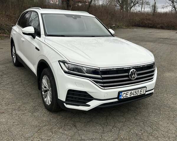 Білий Фольксваген Туарег, об'ємом двигуна 3 л та пробігом 95 тис. км за 53500 $, фото 2 на Automoto.ua