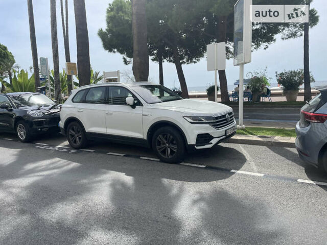 Белый Фольксваген Туарег, объемом двигателя 3 л и пробегом 115 тыс. км за 39900 $, фото 2 на Automoto.ua