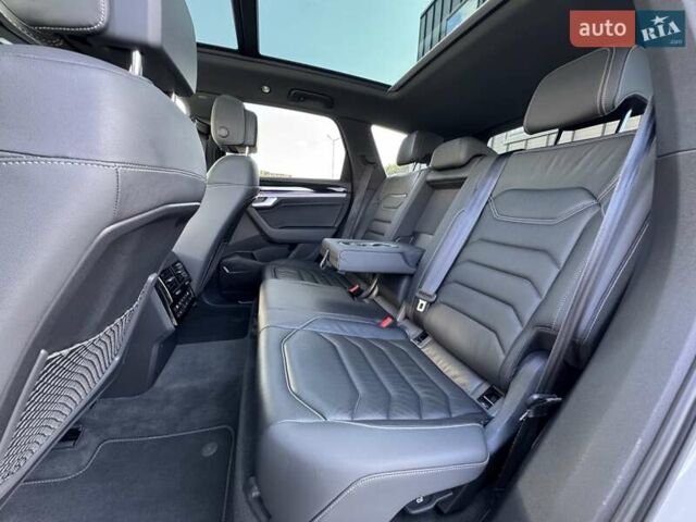 Белый Фольксваген Туарег, объемом двигателя 2.97 л и пробегом 148 тыс. км за 54500 $, фото 22 на Automoto.ua