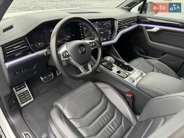 Білий Фольксваген Туарег, об'ємом двигуна 2.97 л та пробігом 148 тис. км за 53500 $, фото 11 на Automoto.ua