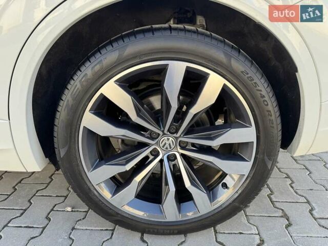 Белый Фольксваген Туарег, объемом двигателя 2.97 л и пробегом 103 тыс. км за 59500 $, фото 20 на Automoto.ua