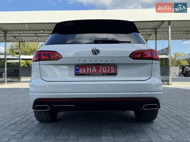 Белый Фольксваген Туарег, объемом двигателя 2.97 л и пробегом 148 тыс. км за 54500 $, фото 6 на Automoto.ua