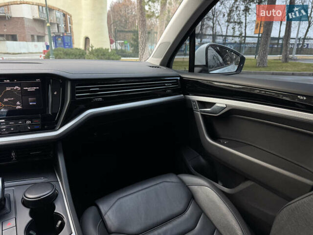 Белый Фольксваген Туарег, объемом двигателя 3 л и пробегом 109 тыс. км за 39700 $, фото 20 на Automoto.ua