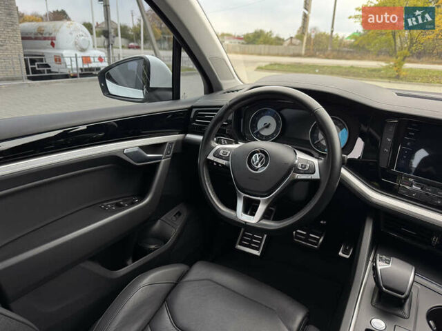 Білий Фольксваген Туарег, об'ємом двигуна 3 л та пробігом 107 тис. км за 42500 $, фото 15 на Automoto.ua