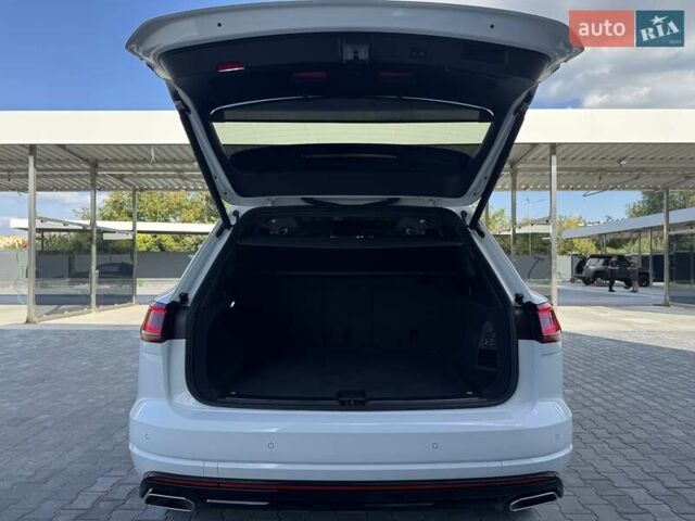 Белый Фольксваген Туарег, объемом двигателя 2.97 л и пробегом 148 тыс. км за 54500 $, фото 31 на Automoto.ua