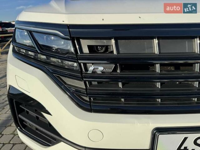 Белый Фольксваген Туарег, объемом двигателя 2.97 л и пробегом 103 тыс. км за 59500 $, фото 16 на Automoto.ua