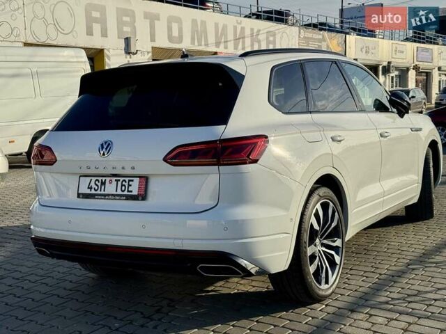 Белый Фольксваген Туарег, объемом двигателя 2.97 л и пробегом 103 тыс. км за 59500 $, фото 9 на Automoto.ua