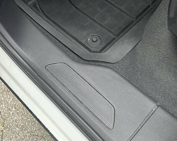 Білий Фольксваген Туарег, об'ємом двигуна 3 л та пробігом 95 тис. км за 53500 $, фото 79 на Automoto.ua