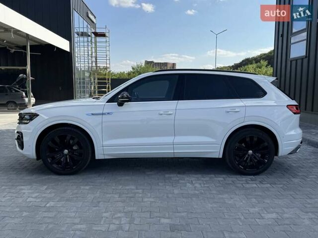 Белый Фольксваген Туарег, объемом двигателя 2.97 л и пробегом 148 тыс. км за 54500 $, фото 8 на Automoto.ua