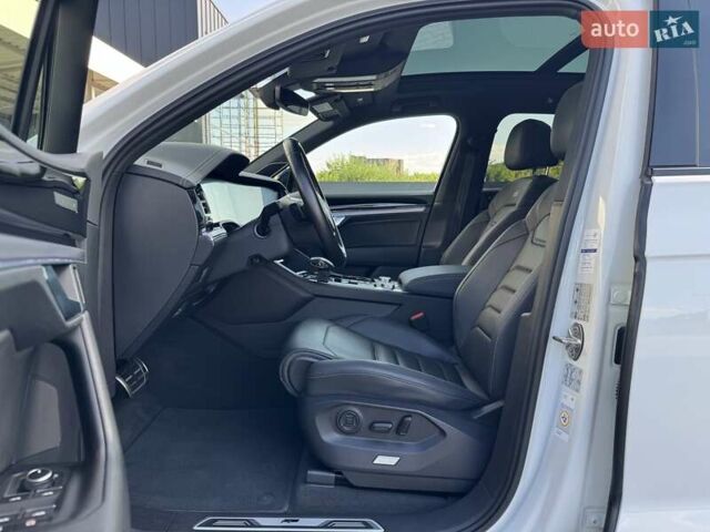 Белый Фольксваген Туарег, объемом двигателя 2.97 л и пробегом 148 тыс. км за 54500 $, фото 9 на Automoto.ua