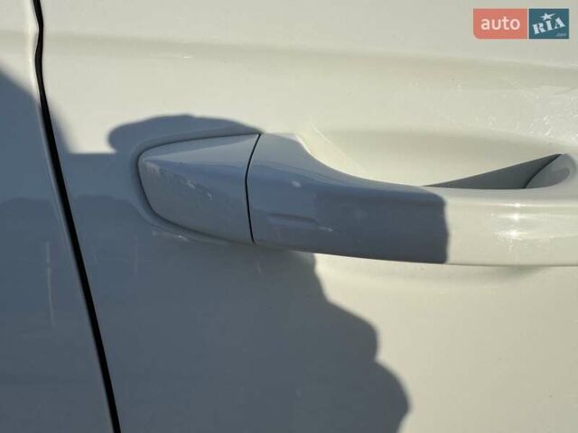 Белый Фольксваген Туарег, объемом двигателя 2.97 л и пробегом 103 тыс. км за 59500 $, фото 19 на Automoto.ua