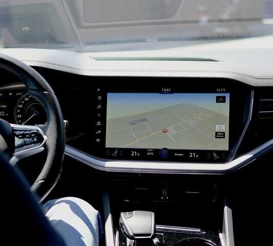 Білий Фольксваген Туарег, об'ємом двигуна 3 л та пробігом 170 тис. км за 45000 $, фото 11 на Automoto.ua