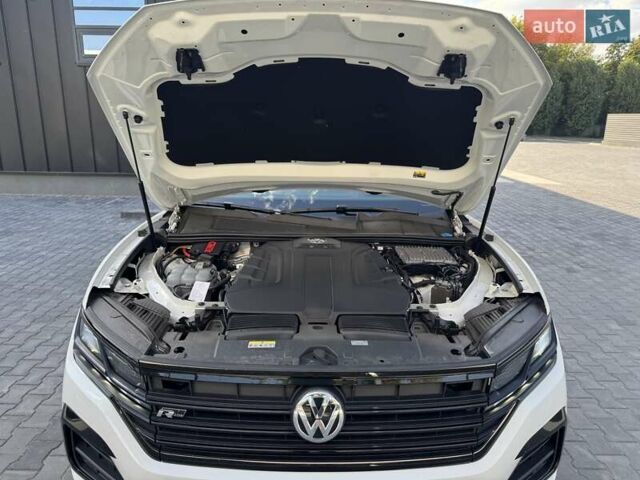 Белый Фольксваген Туарег, объемом двигателя 2.97 л и пробегом 148 тыс. км за 54500 $, фото 44 на Automoto.ua