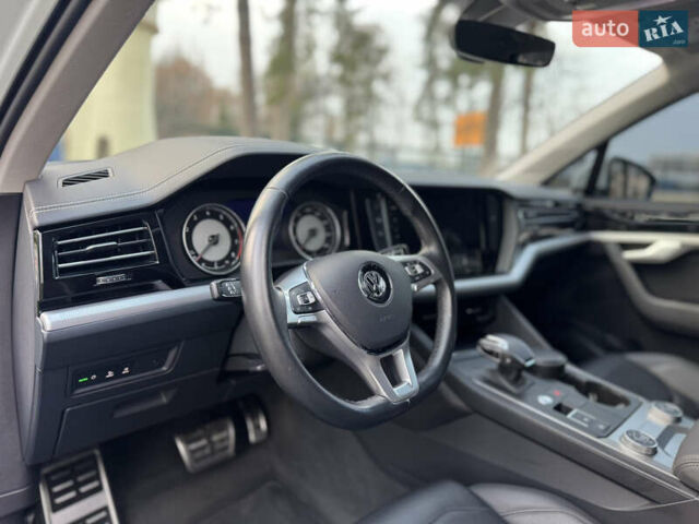Белый Фольксваген Туарег, объемом двигателя 3 л и пробегом 109 тыс. км за 39700 $, фото 14 на Automoto.ua