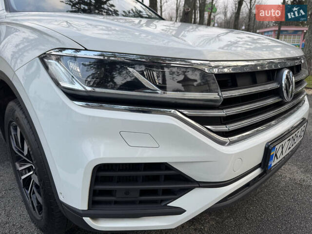 Белый Фольксваген Туарег, объемом двигателя 3 л и пробегом 109 тыс. км за 39700 $, фото 9 на Automoto.ua