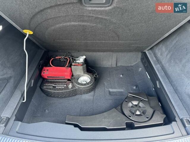 Белый Фольксваген Туарег, объемом двигателя 2.97 л и пробегом 148 тыс. км за 54500 $, фото 33 на Automoto.ua