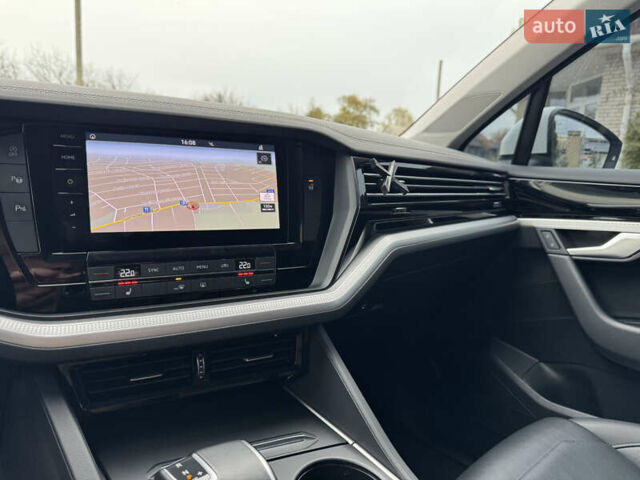 Білий Фольксваген Туарег, об'ємом двигуна 3 л та пробігом 107 тис. км за 42500 $, фото 28 на Automoto.ua